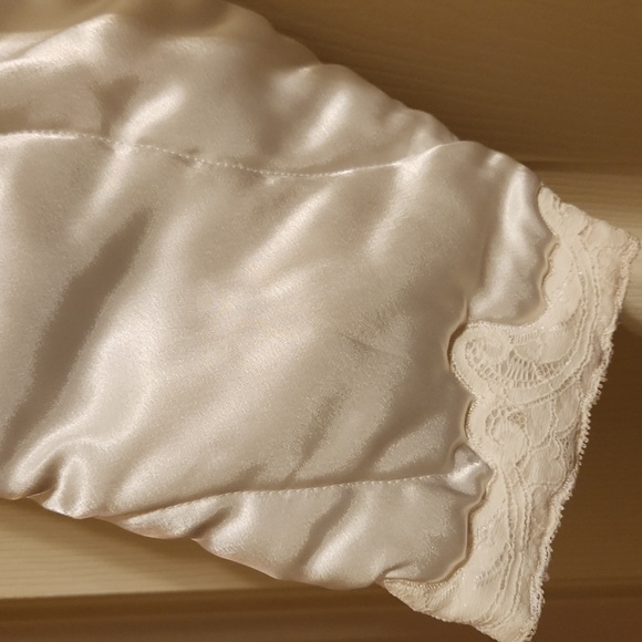 Natori ivory robe - Picture 5 of 14